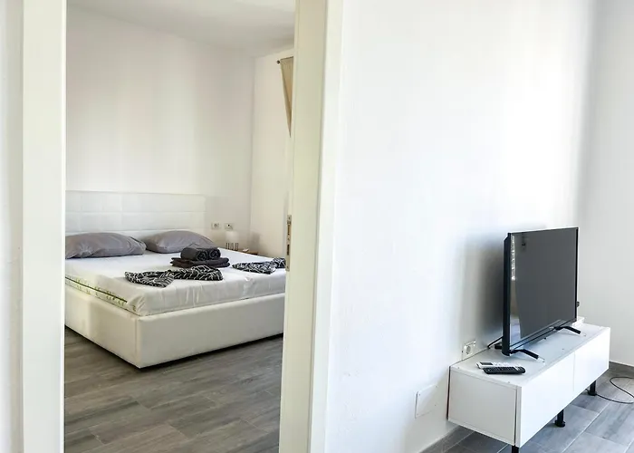 Beachcomber 515 * Durrës